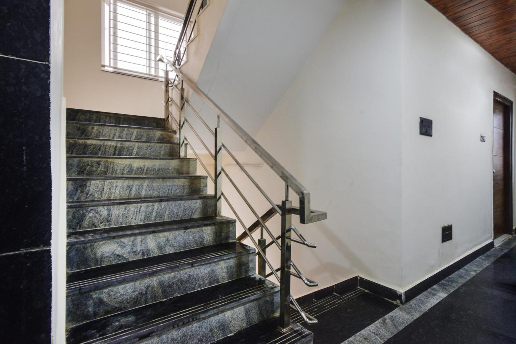 Super Collection O Gachibowli Phase - 1 Near Isb Hotel Екстериор снимка